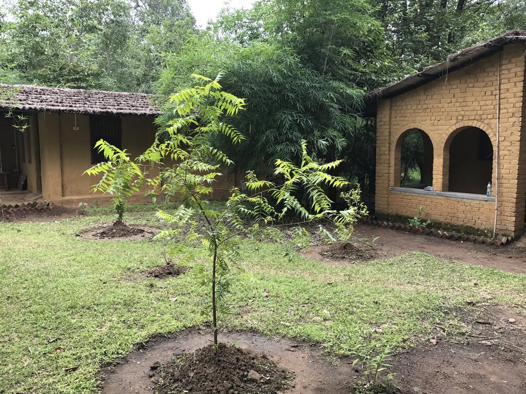 Kamp Kamouflage Kanha Villa Exterior photo